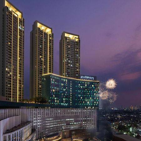 Pullman Jakarta Central Park Zewnętrze zdjęcie The hotel at night