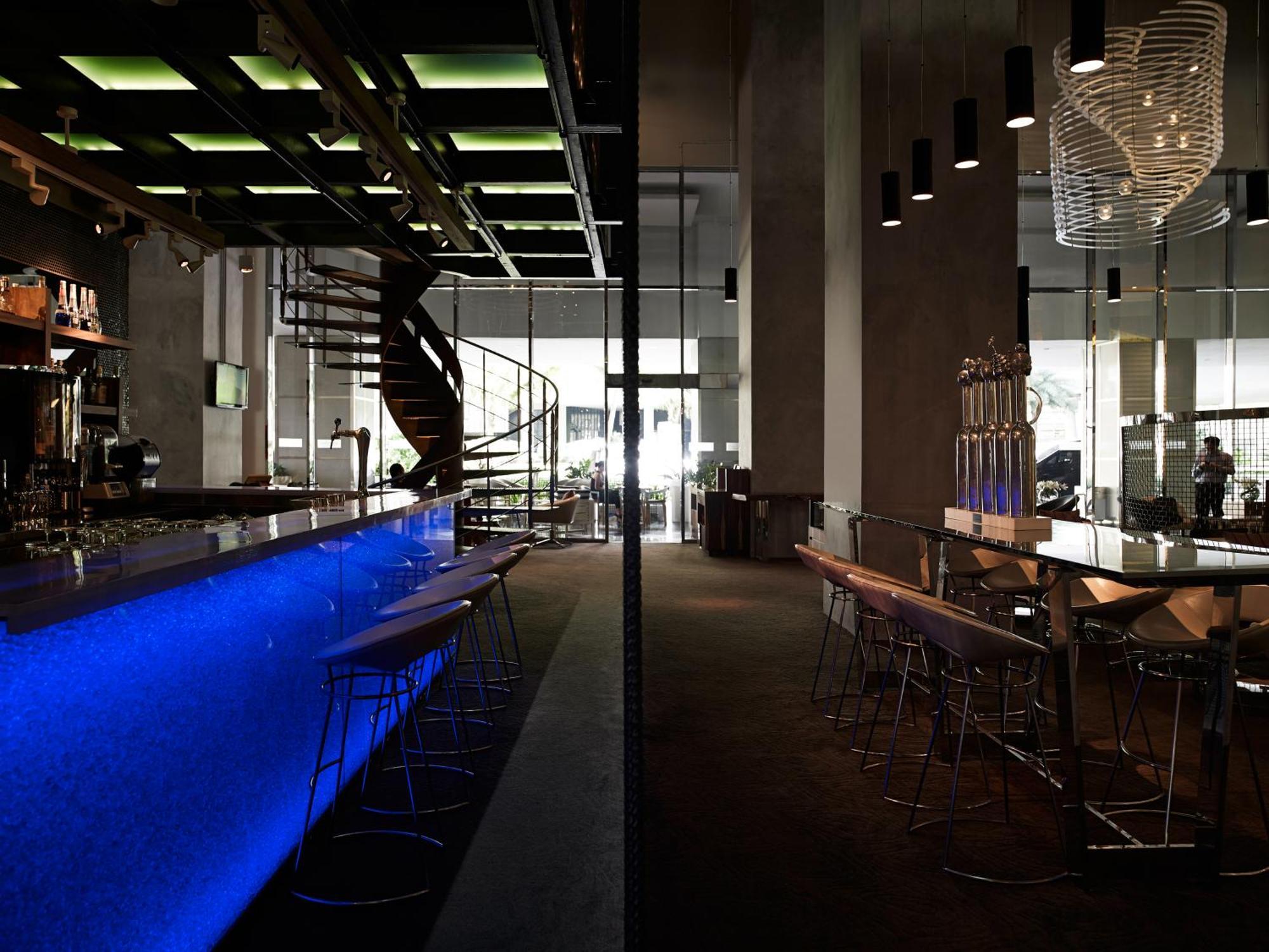 Pullman Jakarta Central Park Zewnętrze zdjęcie The bar at the 101 bar