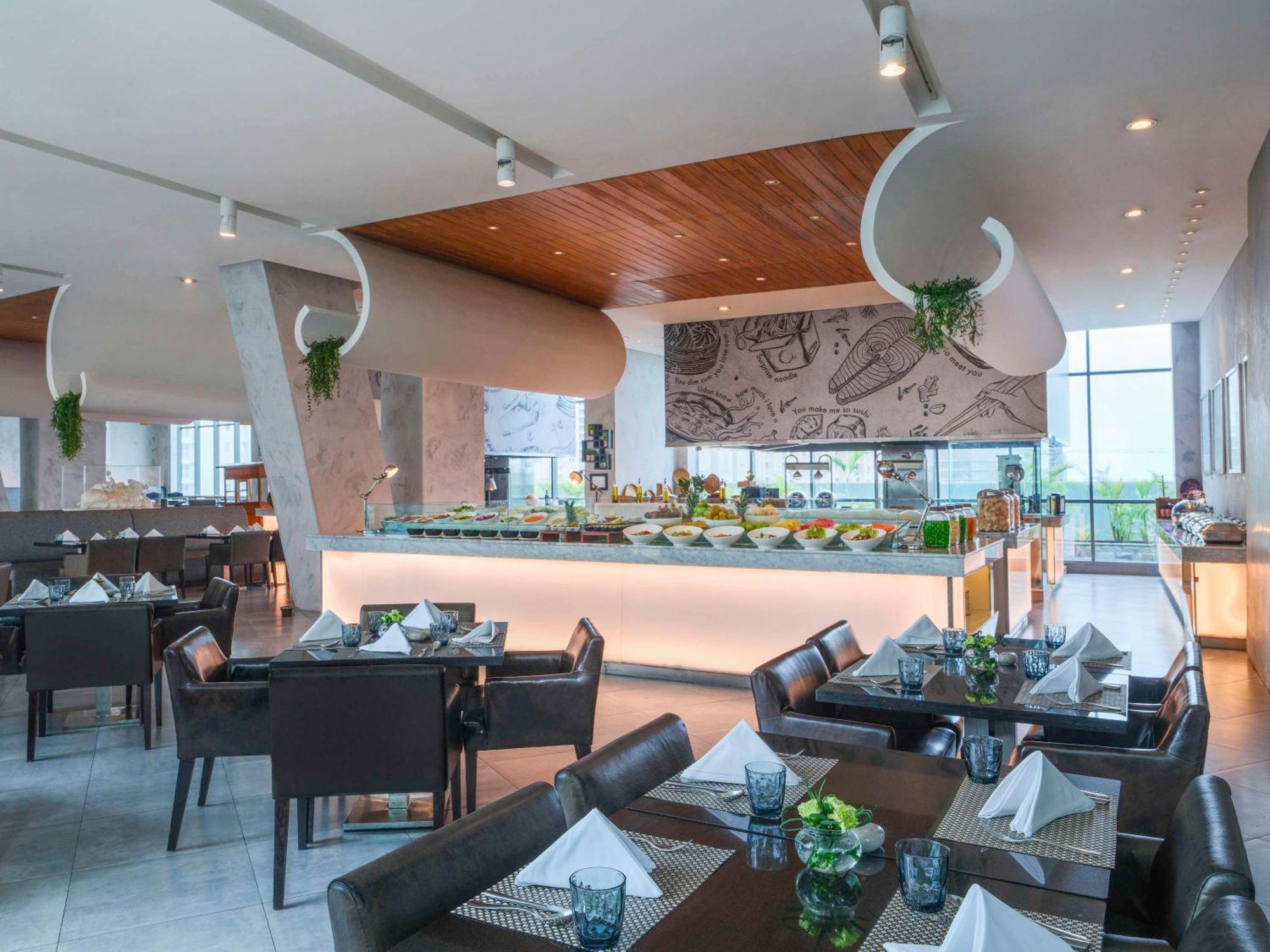 Pullman Jakarta Central Park Zewnętrze zdjęcie The Club Lounge at the airport