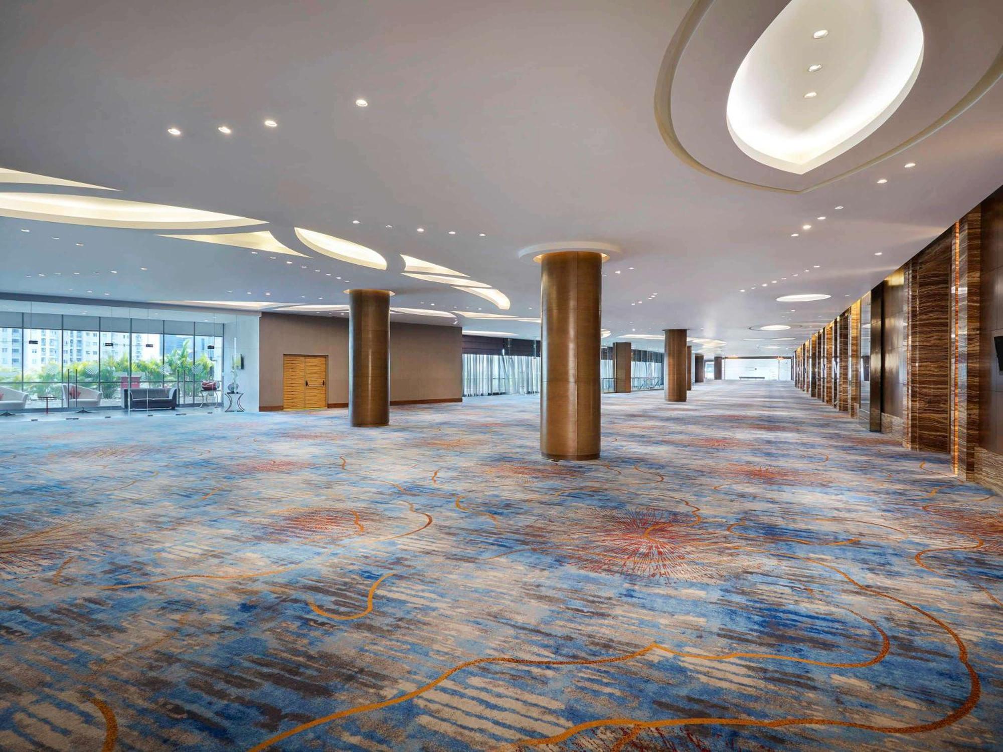 Pullman Jakarta Central Park Zewnętrze zdjęcie The interior of the National Convention Centre