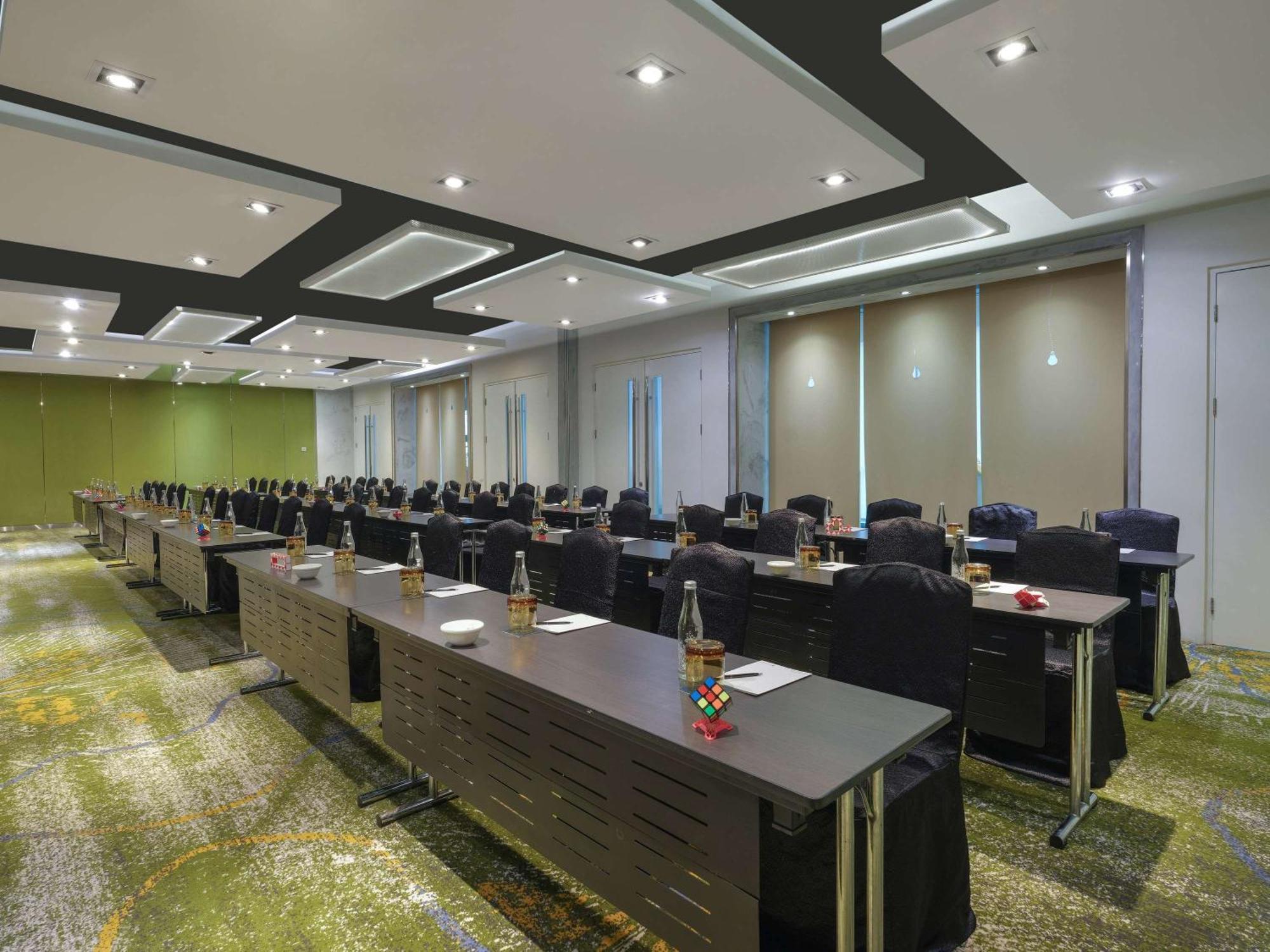 Pullman Jakarta Central Park Zewnętrze zdjęcie Meeting room