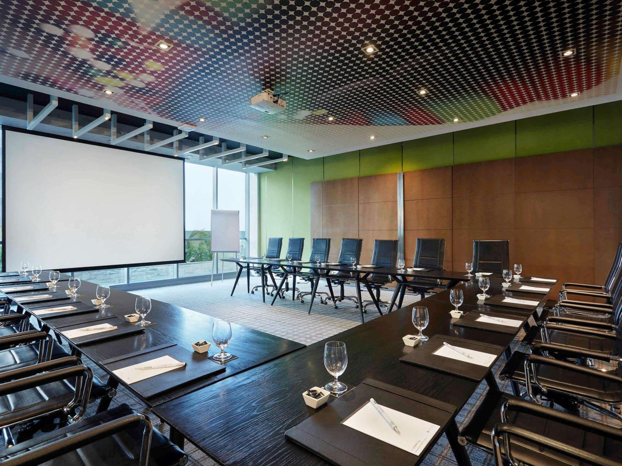 Pullman Jakarta Central Park Zewnętrze zdjęcie Meeting room